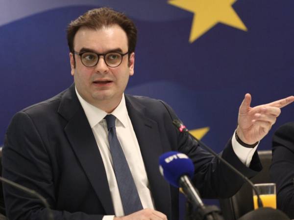 &Omicron; &Kappa;&upsilon;&rho;&iota;ά&kappa;&omicron;&sigmaf; &Pi;&iota;&epsilon;&rho;&rho;&alpha;&kappa;ά&kappa;&eta;&sigmaf; &sigma;&tau;&iota;&sigmaf; &sigma;&upsilon;&nu;&epsilon;&delta;&rho;&iota;ά&sigma;&epsilon;&iota;&sigmaf; Eurogroup &kappa;&alpha;&iota; ECOFIN &sigma;&tau;&omicron; &Lambda;&omicron;&upsilon;&xi;&epsilon;&mu;&beta;&omicron;ύ&rho;&gamma;&omicron;