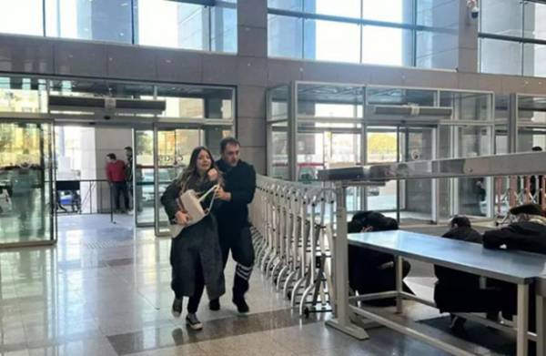 &Epsilon;&pi;ί&theta;&epsilon;&sigma;&eta; &mu;&epsilon; &nu;&epsilon;&kappa;&rho;&omicron;ύ&sigmaf; &sigma;&tau;&omicron; &delta;&iota;&kappa;&alpha;&sigma;&tau;&iota;&kappa;ό &mu;έ&gamma;&alpha;&rho;&omicron; &Kappa;&omega;&nu;&sigma;&tau;&alpha;&nu;&tau;&iota;&nu;&omicron;ύ&pi;&omicron;&lambda;&eta;&sigmaf;
