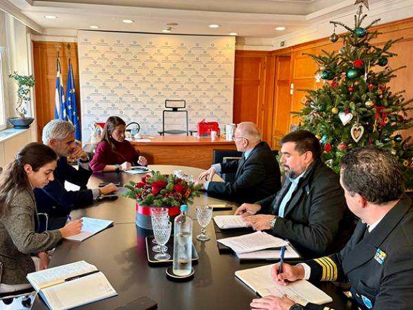 &Sigma;&upsilon;&nu;ά&nu;&tau;&eta;&sigma;&eta; &Mu;&iota;&chi;&alpha;&eta;&lambda;ί&delta;&omicron;&upsilon; &ndash; &Gamma;&kappa;ί&kappa;&alpha; &gamma;&iota;&alpha; &tau;&eta;&nu; &epsilon;&nu;ί&sigma;&chi;&upsilon;&sigma;&eta; &tau;&eta;&sigmaf; &omicron;&iota;&kappa;&omicron;&gamma;έ&nu;&epsilon;&iota;&alpha;&sigmaf; &kappa;&alpha;&iota; &tau;&eta;&sigmaf; &gamma;&omicron;&nu;&epsilon;ϊ&kappa;ό&tau;&eta;&tau;&alpha;&sigmaf; &sigma;&tau;&eta; &nu;&eta;&sigma;&iota;&omega;&tau;&iota;&kappa;ή &chi;ώ&rho;&alpha;