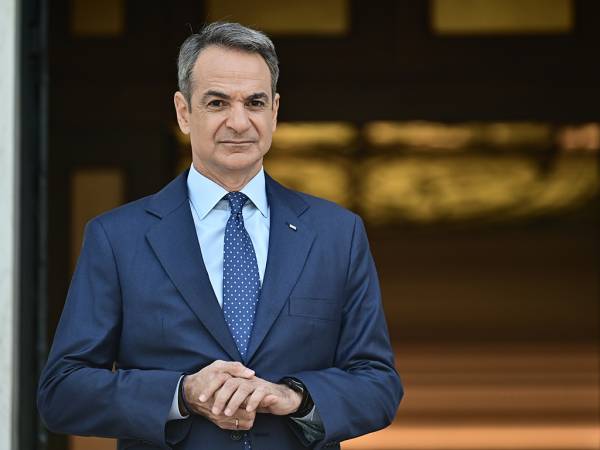 &Tau;&alpha; 8 &mu;έ&tau;&rho;&alpha; &sigma;&tau;ή&rho;&iota;&xi;&eta;&sigmaf; &pi;&omicron;&upsilon; &alpha;&nu;&alpha;&kappa;&omicron;ί&nu;&omega;&sigma;&epsilon; &omicron; &Kappa;. &Mu;&eta;&tau;&sigma;&omicron;&tau;ά&kappa;&eta;&sigmaf; - &laquo;&Epsilon;&pi;&iota;&sigma;&tau;&rho;έ&phi;&omicron;&upsilon;&mu;&epsilon; &tau;&omicron; &pi;&lambda;&epsilon;ό&nu;&alpha;&sigma;&mu;&alpha; &sigma;&tau;&eta;&nu; &kappa;&omicron;&iota;&nu;&omega;&nu;ί&alpha;&raquo;