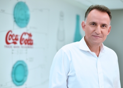 &Sigma;&tau;&eta;&nu; Coca-Cola &Tau;&rho;ί&alpha; Έ&psi;&iota;&lambda;&omicron;&nu; #&Mu;έ&nu;&omicron;&upsilon;&mu;&epsilon;&Sigma;&pi;ί&tau;&iota;