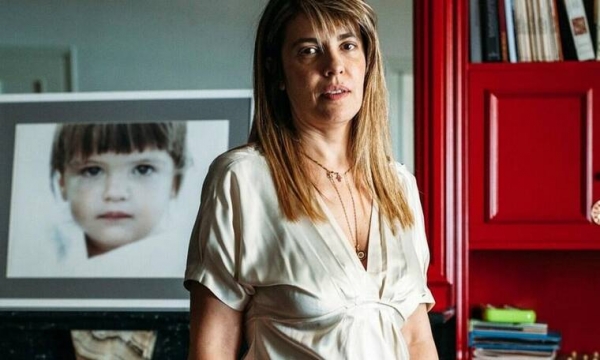 Έ&phi;&upsilon;&gamma;&epsilon; &alpha;&pi;ό &tau;&eta; &zeta;&omega;ή &eta; &sigma;&kappa;&eta;&nu;&omicron;&gamma;&rho;ά&phi;&omicron;&sigmaf; Έ&lambda;&lambda;&eta; &Pi;&alpha;&pi;&alpha;&gamma;&epsilon;&omega;&rho;&gamma;&alpha;&kappa;&omicron;&pi;&omicron;ύ&lambda;&omicron;&upsilon;