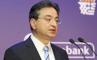 &Kappa;&alpha;&rho;&alpha;&beta;ί&alpha;&sigmaf; (Eurobank): &Eta; &epsilon;&pi;&iota;&lambda;&omicron;&gamma;ή &tau;&eta;&sigmaf; &Epsilon;&lambda;&lambda;&eta;&nu;&iota;&kappa;ή&sigmaf; &Tau;&rho;ά&pi;&epsilon;&zeta;&alpha;&sigmaf; &kappa;&alpha;&iota; &tau;&omicron; ό&rho;&alpha;&mu;&alpha; &alpha;&nu;ά&pi;&tau;&upsilon;&xi;&eta;&sigmaf;