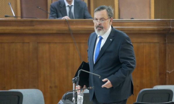 Έ&phi;&epsilon;&sigma;&eta; &kappa;&alpha;&tau;έ&theta;&epsilon;&sigma;&epsilon; &omicron; &sigma;&upsilon;&nu;ή&gamma;&omicron;&rho;&omicron;&sigmaf; &tau;&omicron;&upsilon; &phi;&upsilon;&gamma;ό&pi;&omicron;&iota;&nu;&omicron;&upsilon; &Chi;&rho;. &Pi;&alpha;&pi;&pi;ά