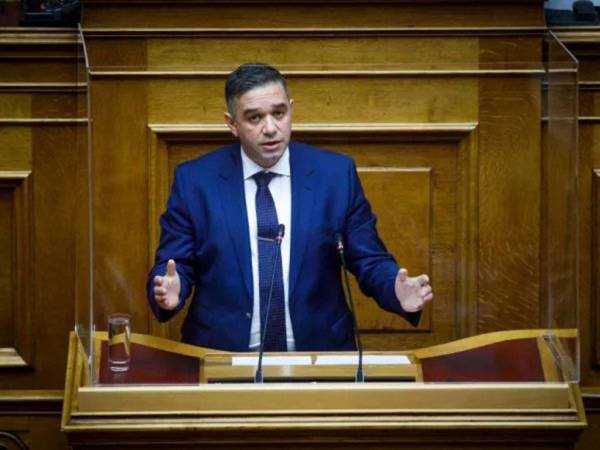 &Pi;&alpha;&rho;&alpha;&iota;&tau;ή&theta;&eta;&kappa;&epsilon; &omicron; &beta;&omicron;&upsilon;&lambda;&epsilon;&upsilon;&tau;ή&sigmaf; &tau;&eta;&sigmaf; &Nu;&Delta; &Theta;έ&mu;&eta;&sigmaf; &Chi;&epsilon;&iota;&mu;ά&rho;&alpha;&sigmaf; &mu;&epsilon;&tau;ά &tau;&iota;&sigmaf; &alpha;&pi;&omicron;&kappa;&alpha;&lambda;ύ&psi;&epsilon;&iota;&sigmaf;