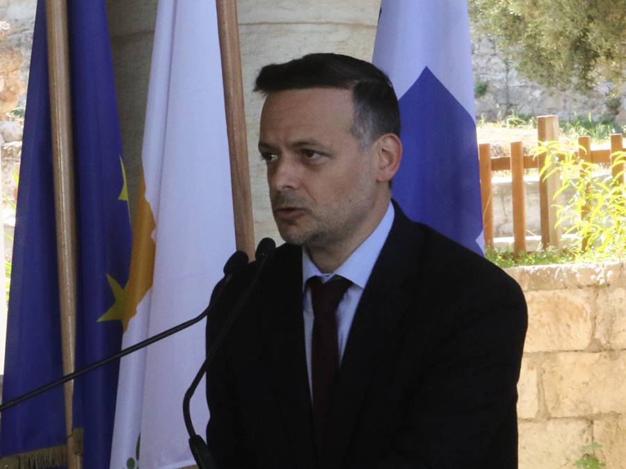 Ά&gamma;&nu;&omega;&sigma;&tau;&omicron;&sigmaf; &Sigma;&tau;&rho;&alpha;&tau;&iota;ώ&tau;&eta;&sigmaf;: &Sigma;&tau;&alpha; &Delta;&iota;&kappa;&alpha;&sigma;&tau;ή&rho;&iota;&alpha; &omicron; &Chi;ά&rho;&eta;&sigmaf; &Delta;&omicron;ύ&kappa;&alpha;&sigmaf; &gamma;&iota;&alpha; &tau;&eta;&nu; &alpha;&nu;ά&theta;&epsilon;&sigma;&eta; &tau;&eta;&sigmaf; &kappa;&alpha;&theta;&alpha;&rho;&iota;ό&tau;&eta;&tau;&alpha;&sigmaf; &sigma;&epsilon; &iota;&delta;&iota;ώ&tau;&eta; &kappa;&alpha;&iota; &eta; &alpha;&pi;ά&nu;&tau;&eta;&sigma;&eta; &Upsilon;&Pi;&Epsilon;&Theta;&Alpha;