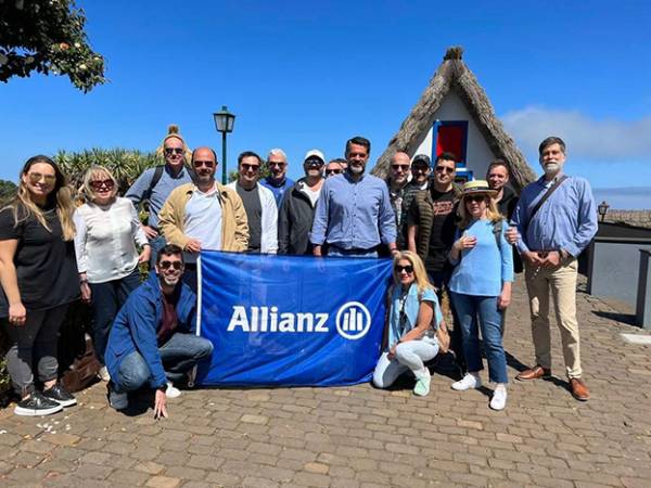 &Eta; Allianz &Epsilon;&lambda;&lambda;ά&delta;&omicron;&sigmaf; &delta;&iota;&omicron;&rho;&gamma;ά&nu;&omega;&sigma;&epsilon; &mu;ί&alpha; &xi;&epsilon;&chi;&omega;&rho;&iota;&sigma;&tau;ή &sigma;&upsilon;&nu;ά&nu;&tau;&eta;&sigma;&eta; &pi;&omega;&lambda;ή&sigma;&epsilon;&omega;&nu; &sigma;&tau;&eta; &Mu;&alpha;&delta;έ&rho;&alpha; &tau;&eta;&sigmaf; &Pi;&omicron;&rho;&tau;&omicron;&gamma;&alpha;&lambda;ί&alpha;&sigmaf;