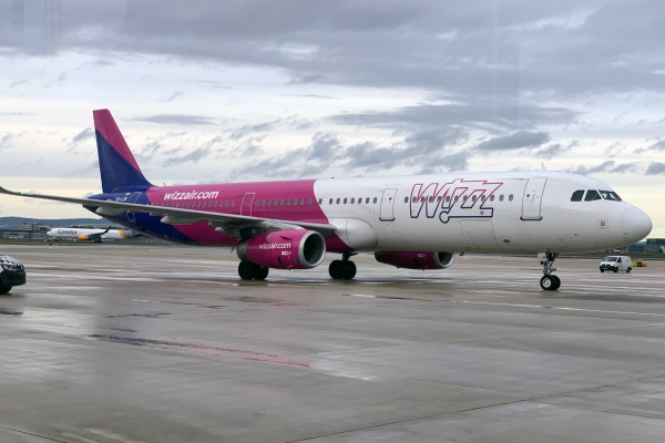 Wizz Air: 250 &nu;έ&alpha; &delta;&rho;&omicron;&mu;&omicron;&lambda;ό&gamma;&iota;&alpha; &kappa;&alpha;&iota; &sigma;ύ&nu;&delta;&epsilon;&sigma;&eta; &mu;&epsilon; &Alpha;&theta;ή&nu;&alpha; &alpha;&pi;ό &tau;&omicron; &Gamma;&kappa;ά&nu;&tau;&gamma;&omicron;&upsilon;&iota;&kappa;