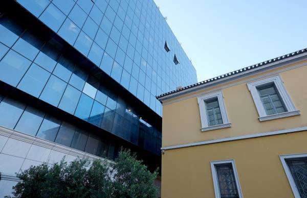 &Eta; Eurolife FFH &sigma;&upsilon;&nu;&epsilon;&chi;ί&zeta;&epsilon;&iota; &mu;&epsilon; &sigma;&upsilon;&nu;έ&pi;&epsilon;&iota;&alpha; &nu;&alpha; &epsilon;&pi;&epsilon;&nu;&delta;ύ&epsilon;&iota; &sigma;&tau;&eta;&nu; &epsilon;&kappa;&pi;&alpha;ί&delta;&epsilon;&upsilon;&sigma;&eta; &tau;&omega;&nu; &sigma;&upsilon;&nu;&epsilon;&rho;&gamma;&alpha;&tau;ώ&nu; &tau;&eta;&sigmaf;