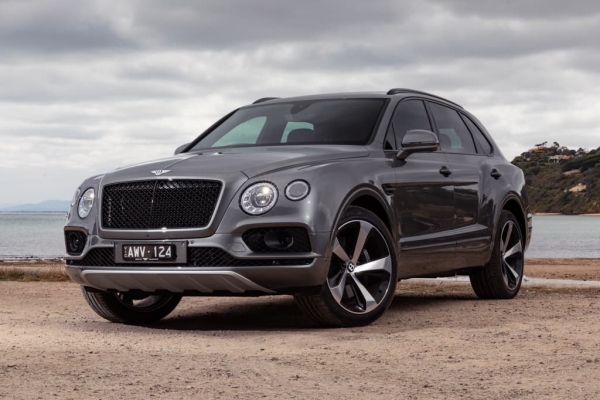 Bentley: &Alpha;&nu;&alpha;&kappa;&alpha;&lambda;&epsilon;ί &tau;&omicron; &pi;&omicron;&lambda;&upsilon;&tau;&epsilon;&lambda;έ&sigmaf; SUV &mu;&epsilon;&tau;ά &alpha;&pi;ό &pi;&rho;ό&beta;&lambda;&eta;&mu;&alpha; &sigma;&tau;&eta; &gamma;&rho;&alpha;&mu;&mu;ή &pi;&alpha;&rho;&omicron;&chi;ή&sigmaf; &kappa;&alpha;&upsilon;&sigma;ί&mu;&omicron;&upsilon;