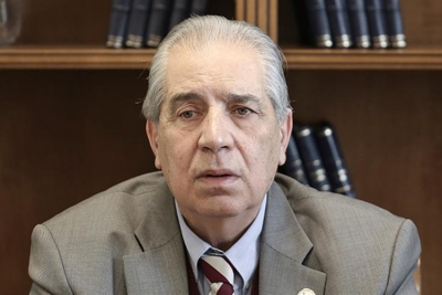&Pi;έ&theta;&alpha;&nu;&epsilon; &omicron; &pi;&rho;ώ&eta;&nu; &pi;&rho;ό&epsilon;&delta;&rho;&omicron;&sigmaf; &tau;&omicron;&upsilon; &Pi;&alpha;&nu;&epsilon;&lambda;&lambda;ή&nu;&iota;&omicron;&upsilon; &Iota;&alpha;&tau;&rho;&iota;&kappa;&omicron;ύ &Sigma;&upsilon;&lambda;&lambda;ό&gamma;&omicron;&upsilon; &Mu;&iota;&chi;ά&lambda;&eta;&sigmaf; &Beta;&lambda;&alpha;&sigma;&tau;&alpha;&rho;ά&kappa;&omicron;&sigmaf;