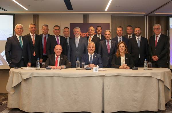 Optima bank: &Alpha;ύ&xi;&eta;&sigma;&eta; &mu;&epsilon;&rho;ί&sigma;&mu;&alpha;&tau;&omicron;&sigmaf; &kappa;&alpha;&tau;ά 21% &kappa;&alpha;&iota; &epsilon;&pi;&iota;&beta;&epsilon;&beta;&alpha;ί&omega;&sigma;&eta; &tau;&eta;&sigmaf; &iota;&sigma;&chi;&upsilon;&rho;ή&sigmaf; &alpha;&nu;&alpha;&pi;&tau;&upsilon;&xi;&iota;&alpha;&kappa;ή&sigmaf; &pi;&omicron;&rho;&epsilon;ί&alpha;&sigmaf;