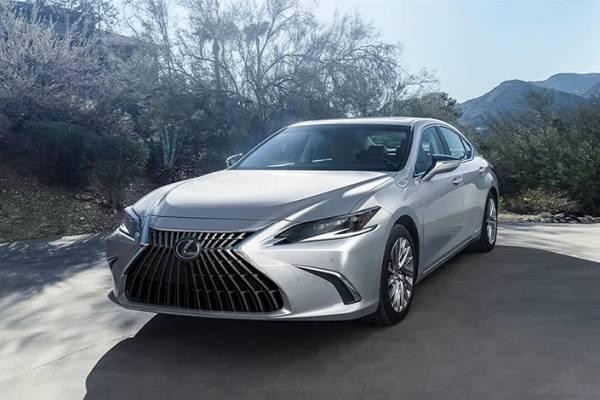 Lexus: &Rho;&epsilon;&kappa;ό&rho; &mu;&epsilon; 824.258 &pi;&omega;&lambda;ή&sigma;&epsilon;&iota;&sigmaf; &tau;&omicron; 2023