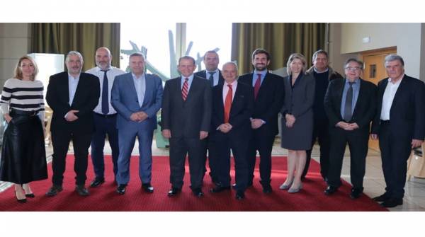 &Nu;έ&omicron; &Delta;&iota;&omicron;&iota;&kappa;&eta;&tau;&iota;&kappa;ό &Sigma;&upsilon;&mu;&beta;&omicron;ύ&lambda;&iota;&omicron; &sigma;&tau;&eta;&nu; Έ&nu;&omega;&sigma;&eta; &Lambda;&iota;&mu;έ&nu;&omega;&nu; &Epsilon;&lambda;&lambda;ά&delta;&omicron;&sigmaf; (&Epsilon;&Lambda;&Iota;&Mu;&Epsilon;)