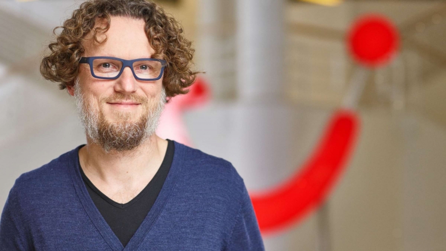 &Alpha;&pi;&omicron;&chi;&omega;&rho;&epsilon;ί &omicron; CEO &tau;&eta;&sigmaf; TUI &Gamma;&epsilon;&rho;&mu;&alpha;&nu;ί&alpha;&sigmaf;, Marek Andryszak