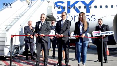 H SKY express &epsilon;&gamma;&kappa;&alpha;&iota;&nu;&iota;ά&zeta;&epsilon;&iota; &alpha;&pi;&epsilon;&upsilon;&theta;&epsilon;ί&alpha;&sigmaf; &delta;&rho;&omicron;&mu;&omicron;&lambda;ό&gamma;&iota;&omicron; &Alpha;&theta;ή&nu;&alpha; - &Gamma;&epsilon;&rho;&epsilon;&beta;ά&nu;