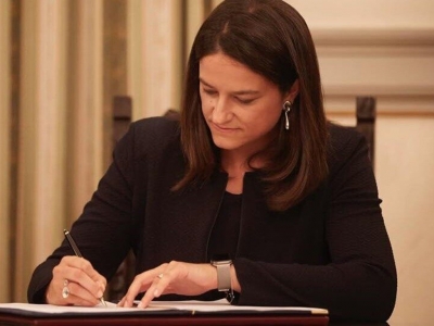 &Kappa;&lambda;&epsilon;&iota;&sigma;&tau;ά &mu;έ&chi;&rho;&iota; &tau;&iota;&sigmaf; 10 &Alpha;&pi;&rho;&iota;&lambda;ί&omicron;&upsilon; &tau;&alpha; &sigma;&chi;&omicron;&lambda;&epsilon;ί&alpha;