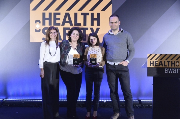 &Tau;&rho;&epsilon;&iota;&sigmaf; &delta;&iota;&alpha;&kappa;&rho;ί&sigma;&epsilon;&iota;&sigmaf; &gamma;&iota;&alpha; &tau;&eta;&nu; Coca-Cola 3&Epsilon; &sigma;&tau;&omicron; Health and Safety Awards 2020