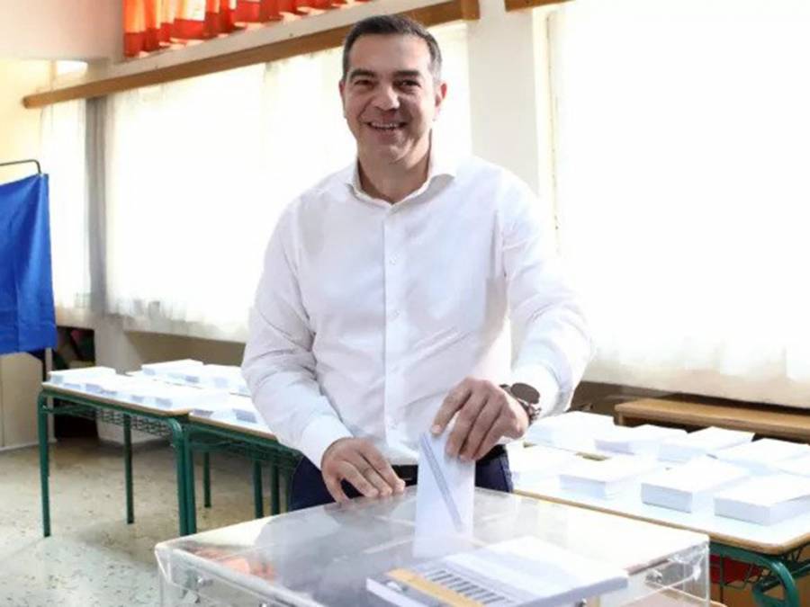 &Sigma;&tau;&eta;&nu; &Kappa;&upsilon;&psi;έ&lambda;&eta; &psi;ή&phi;&iota;&sigma;&epsilon; &omicron; &Alpha;&lambda;. &Tau;&sigma;ί&pi;&rho;&alpha;&sigmaf;: &laquo;&Eta; &Alpha;&lambda;&lambda;&alpha;&gamma;ή &epsilon;ί&nu;&alpha;&iota; &sigma;ή&mu;&epsilon;&rho;&alpha; &sigma;&tau;&alpha; &chi;έ&rho;&iota;&alpha; &tau;&omicron;&upsilon; &lambda;&alpha;&omicron;ύ &mu;&alpha;&sigmaf;&raquo;