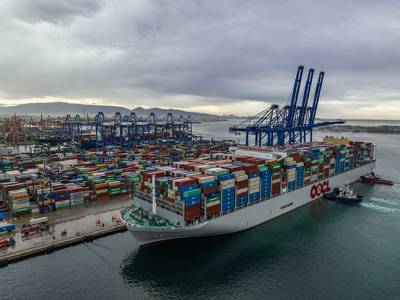 PCT S.A. welcomed in the port of Piraeus, one of the largest container ships in the world