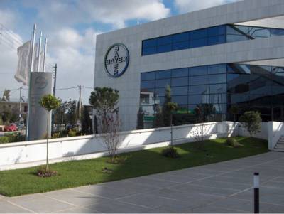 H Bayer &Epsilon;&lambda;&lambda;ά&sigmaf; &epsilon;&pi;&epsilon;&nu;&delta;ύ&epsilon;&iota; &sigma;&tau;&eta;&nu; &kappa;&lambda;&iota;&nu;&iota;&kappa;ή έ&rho;&epsilon;&upsilon;&nu;&alpha;