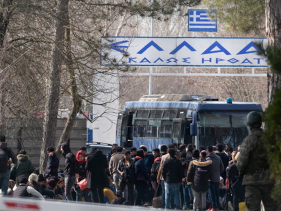 Έ&beta;&rho;&omicron;&sigmaf;: &Alpha;&pi;&omicron;&tau;&rho;ά&pi;&eta;&kappa;&epsilon; &eta; &epsilon;ί&sigma;&omicron;&delta;&omicron;&sigmaf; &sigma;&epsilon; &pi;&epsilon;&rho;ί&pi;&omicron;&upsilon; 10.000 &mu;&epsilon;&tau;&alpha;&nu;ά&sigma;&tau;&epsilon;&sigmaf; &alpha;&pi;ό &Pi;&alpha;&kappa;&iota;&sigma;&tau;ά&nu;, &Alpha;&phi;&gamma;&alpha;&nu;&iota;&sigma;&tau;ά&nu; &kappa;&alpha;&iota; &Sigma;&omicron;&mu;&alpha;&lambda;ί&alpha;