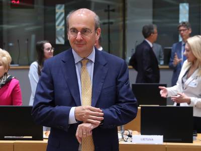 &Sigma;&epsilon; Eurogroup &kappa;&alpha;&iota; ECOFIN &sigma;&tau;&omicron; &Lambda;&omicron;&upsilon;&xi;&epsilon;&mu;&beta;&omicron;ύ&rho;&gamma;&omicron; &omicron; &Kappa;&omega;&sigma;&tau;ή&sigmaf; &Chi;&alpha;&tau;&zeta;&eta;&delta;ά&kappa;&eta;&sigmaf;
