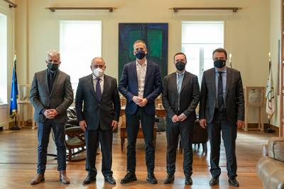 &laquo;Agora Athens&raquo;: &Alpha;&nu;&omicron;ί&gamma;&epsilon;&iota; &omicron; &delta;&rho;ό&mu;&omicron;&sigmaf; &gamma;&iota;&alpha; &tau;&eta;&nu; &alpha;&nu;&alpha;&beta;ά&theta;&mu;&iota;&sigma;&eta; &tau;&eta;&sigmaf; &epsilon;&mu;&pi;&omicron;&rho;&iota;&kappa;ή&sigmaf; &alpha;&gamma;&omicron;&rho;ά&sigmaf; &sigma;&epsilon; &Pi;&lambda;ά&kappa;&alpha; &kappa;&alpha;&iota; &Mu;&omicron;&nu;&alpha;&sigma;&tau;&eta;&rho;ά&kappa;&iota;