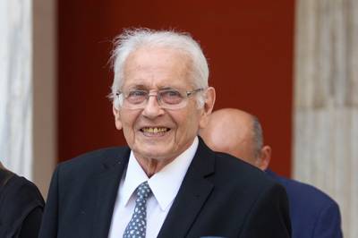 &Pi;έ&theta;&alpha;&nu;&epsilon; &omicron; &delta;&eta;&mu;&omicron;&sigma;&iota;&omicron;&gamma;&rho;ά&phi;&omicron;&sigmaf; &Delta;&eta;&mu;ή&tau;&rho;&eta;&sigmaf; &Kappa;&omega;&nu;&sigma;&tau;&alpha;&nu;&tau;ά&rho;&alpha;&sigmaf; &sigma;&epsilon; &eta;&lambda;&iota;&kappa;ί&alpha; 79 &chi;&rho;ό&nu;&omega;&nu;