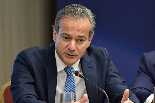 &Sigma;&tau;. &Kappa;&alpha;&phi;&omicron;ύ&nu;&eta;&sigmaf;: &Tau;&omicron; &Epsilon;&mu;&pi;ό&rho;&iota;&omicron; &alpha;&iota;&mu;&omicron;&rho;&rho;&alpha;&gamma;&epsilon;ί &mu;&epsilon; 5,8 &delta;&iota;&sigmaf; &mu;&iota;&kappa;&rho;&omicron;&delta;έ&mu;&alpha;&tau;&alpha; &sigma;&tau;&eta;&nu; &Epsilon;&Epsilon; &tau;&omicron; 2025 &kappa;&alpha;&iota; &laquo;&Delta;&omicron;ύ&rho;&epsilon;&iota;&omicron; Ί&pi;&pi;&omicron;&raquo; &tau;&alpha; social media - &Epsilon;&pi;&iota;&kappa;ί&nu;&delta;&upsilon;&nu;&omicron; &tau;&omicron; 84% &tau;&omega;&nu; &epsilon;&lambda;&epsilon;&gamma;&chi;&theta;έ&nu;&tau;&omega;&nu; &pi;&alpha;&iota;&chi;&nu;&iota;&delta;&iota;ώ&nu; &kappa;&alpha;&iota; &mu;&iota;&kappa;&rho;ώ&nu; &eta;&lambda;&epsilon;&kappa;&tau;&rho;&omicron;&nu;&iota;&kappa;ώ&nu; &sigma;&upsilon;&sigma;&kappa;&epsilon;&upsilon;ώ&nu;