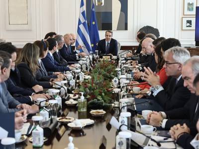 &Kappa;. &Mu;&eta;&tau;&sigma;&omicron;&tau;ά&kappa;&eta;&sigmaf;: &laquo;&Mu;&epsilon; &alpha;&upsilon;&sigma;&tau;&eta;&rho;έ&sigmaf; &pi;&rho;&omicron;ϋ&pi;&omicron;&theta;έ&sigma;&epsilon;&iota;&sigmaf; &tau;&alpha; &mu;&eta; &kappa;&rho;&alpha;&tau;&iota;&kappa;ά &Pi;&alpha;&nu;&epsilon;&pi;&iota;&sigma;&tau;ή&mu;&iota;&alpha;&raquo;