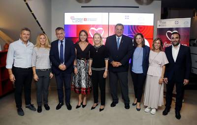 &Eta; &Epsilon;&theta;&nu;&iota;&kappa;ή &Alpha;&sigma;&phi;&alpha;&lambda;&iota;&sigma;&tau;&iota;&kappa;ή &sigma;&tau;&eta;&nu; &pi;&alpha;&rho;ά&delta;&omicron;&sigma;&eta; &tau;&eta;&sigmaf; &epsilon;&pi;&iota;&tau;&alpha;&gamma;ή&sigmaf; &tau;&omicron;&upsilon; No Finish Line Athens, &sigma;&tau;&eta;&nu; Έ&nu;&omega;&sigma;&eta; &laquo;&Mu;&alpha;&zeta;ί &gamma;&iota;&alpha; &tau;&omicron; &Pi;&alpha;&iota;&delta;ί&raquo;