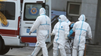 &Kappa;ί&nu;&alpha;: &Tau;έ&tau;&alpha;&rho;&tau;&omicron;&sigmaf; &nu;&epsilon;&kappa;&rho;ό&sigmaf; &alpha;&pi;ό &tau;&omicron;&nu; &nu;έ&omicron; &kappa;&omicron;&rho;&omicron;&nu;&alpha;ϊό - &Kappa;&rho;&omicron;ύ&sigma;&mu;&alpha; &kappa;&alpha;&iota; &sigma;&tau;&eta;&nu; &Alpha;&upsilon;&sigma;&tau;&rho;&alpha;&lambda;ί&alpha;