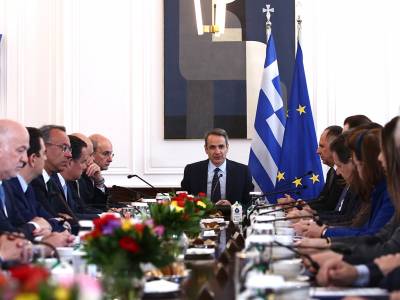 &Kappa;. &Mu;&eta;&tau;&sigma;&omicron;&tau;ά&kappa;&eta;&sigmaf;: &Sigma;&tau;&alpha; 830 &epsilon;&upsilon;&rho;ώ &alpha;&upsilon;&xi;ά&nu;&epsilon;&tau;&alpha;&iota; &omicron; &kappa;&alpha;&tau;ώ&tau;&alpha;&tau;&omicron;&sigmaf; &mu;&iota;&sigma;&theta;ό&sigmaf; &alpha;&pi;ό &tau;&eta;&nu; 1&eta; &Alpha;&pi;&rho;&iota;&lambda;ί&omicron;&upsilon;