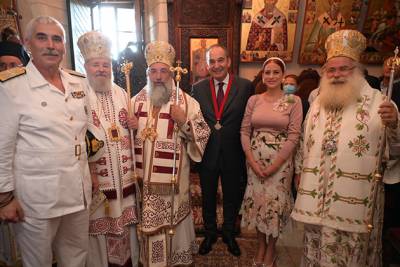 &Tau;&iota;&mu;&eta;&tau;&iota;&kappa;ή &delta;&iota;ά&kappa;&rho;&iota;&sigma;&eta; &gamma;&iota;&alpha; &tau;&omicron;&nu; &Gamma;&iota;ά&nu;&nu;&eta; &Pi;&lambda;&alpha;&kappa;&iota;&omega;&tau;ά&kappa;&eta; &alpha;&pi;ό &tau;&eta;&nu; &Epsilon;&kappa;&kappa;&lambda;&eta;&sigma;ί&alpha; &tau;&eta;&sigmaf; &Kappa;&rho;ή&tau;&eta;&sigmaf;