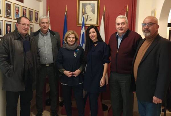 &Pi;&Sigma;&Alpha;&Sigma;: &Alpha;&nu;&alpha;&sigma;&upsilon;&gamma;&kappa;&rho;ό&tau;&eta;&sigma;&eta; &Delta;&Sigma; &kappa;&alpha;&iota; &alpha;&pi;&omicron;&chi;ώ&rho;&eta;&sigma;&eta; &Nu;. &Kappa;&epsilon;&chi;&alpha;&gamma;&iota;ά&omicron;&gamma;&lambda;&omicron;&upsilon; &ndash; &Sigma;. &Mu;&alpha;&kappa;έ&delta;&omicron;&upsilon;