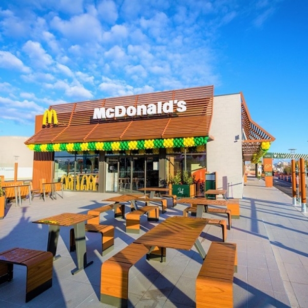 &Sigma;&tau;&omicron; &Mu;&alpha;&rho;&omicron;ύ&sigma;&iota; &tau;&omicron; 25&omicron; &epsilon;&sigma;&tau;&iota;&alpha;&tau;ό&rho;&iota;&omicron; McDonalds &sigma;&tau;&eta;&nu; &Epsilon;&lambda;&lambda;ά&delta;&alpha;