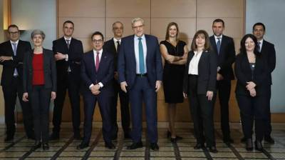 &Tau;&rho;ά&pi;&epsilon;&zeta;&alpha; &Pi;&epsilon;&iota;&rho;&alpha;&iota;ώ&sigmaf;: &Nu;έ&epsilon;&sigmaf; &delta;&iota;&epsilon;&theta;&nu;&epsilon;ί&sigmaf; &delta;&iota;&alpha;&kappa;&rho;ί&sigma;&epsilon;&iota;&sigmaf; &alpha;&pi;ό &tau;&eta;&nu; EBRD
