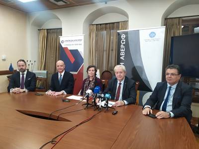 &Eta; &Sigma;&upsilon;&nu;&epsilon;&tau;&alpha;&iota;&rho;&iota;&sigma;&tau;&iota;&kappa;ή &Tau;&rho;ά&pi;&epsilon;&zeta;&alpha; &Eta;&pi;&epsilon;ί&rho;&omicron;&upsilon; &sigma;&tau;&eta;&rho;ί&zeta;&epsilon;&iota; &tau;&alpha; &epsilon;&kappa;&pi;&alpha;&iota;&delta;&epsilon;&upsilon;&tau;&iota;&kappa;ά &pi;&rho;&omicron;&gamma;&rho;ά&mu;&mu;&alpha;&tau;&alpha; &tau;&eta;&sigmaf; &Pi;&iota;&nu;&alpha;&kappa;&omicron;&theta;ή&kappa;&eta;&sigmaf; &Epsilon;. &Alpha;&beta;έ&rho;&omega;&phi;