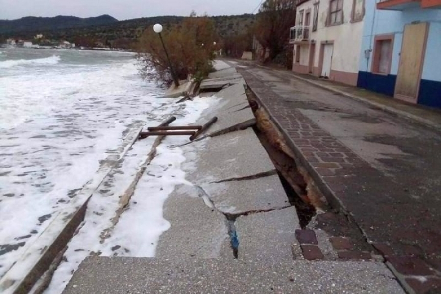 &Mu;&upsilon;&tau;&iota;&lambda;ή&nu;&eta;: &Tau;&epsilon;&rho;ά&sigma;&tau;&iota;&epsilon;&sigmaf; &zeta;&eta;&mu;&iota;έ&sigmaf; &alpha;&pi;ό &tau;&eta;&nu; &kappa;&alpha;&kappa;&omicron;&kappa;&alpha;&iota;&rho;ί&alpha;