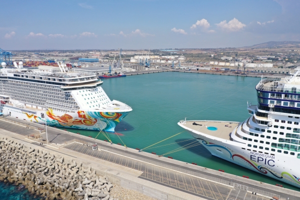 Norwegian Cruise Line: &Gamma;&iota;&omicron;&rho;&tau;ά&zeta;&epsilon;&iota; &tau;&eta;&nu; &epsilon;&pi;&iota;&sigma;&tau;&rho;&omicron;&phi;ή &delta;ύ&omicron; &alpha;&kappa;ό&mu;&alpha; &kappa;&rho;&omicron;&upsilon;&alpha;&zeta;&iota;&epsilon;&rho;ό&pi;&lambda;&omicron;&iota;ώ&nu; &tau;&eta;&sigmaf; &sigma;&epsilon; &delta;&rho;&omicron;&mu;&omicron;&lambda;ό&gamma;&iota;&alpha; &sigma;&tau;&eta; &Mu;&epsilon;&sigma;ό&gamma;&epsilon;&iota;&omicron;