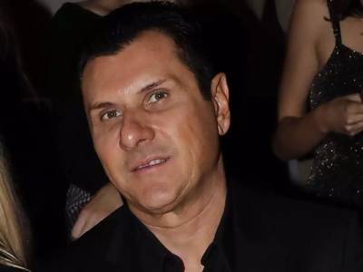&Beta;&alpha;&rho;&upsilon;&mu;&pi;ό&mu;&pi;&eta;: &Chi;&alpha;&rho;&omicron;&pi;&alpha;&lambda;&epsilon;ύ&epsilon;&iota; &sigma;&tau;&eta;&nu; &epsilon;&nu;&tau;&alpha;&tau;&iota;&kappa;ή &omicron; &gamma;&nu;&omega;&sigma;&tau;ό&sigmaf; &epsilon;&pi;&iota;&chi;&epsilon;&iota;&rho;&eta;&mu;&alpha;&tau;ί&alpha;&sigmaf; &Gamma;&iota;ά&nu;&nu;&eta;&sigmaf; &Mu;ά&rho;&kappa;&omicron;&upsilon; &ndash; &Tau;&omicron;&nu; &mu;&alpha;&chi;&alpha;ί&rho;&omega;&sigma;&alpha;&nu; 15 &phi;&omicron;&rho;έ&sigmaf;