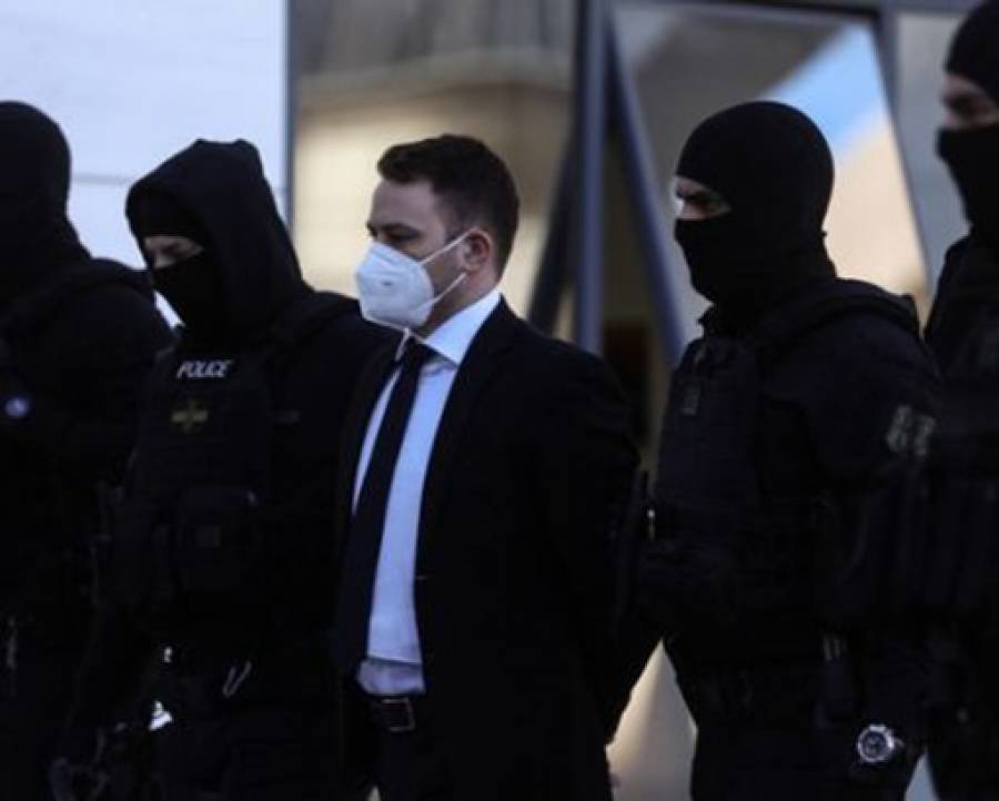 &Delta;ί&kappa;&eta; &gamma;&iota;&alpha; &delta;&omicron;&lambda;&omicron;&phi;&omicron;&nu;ί&alpha; &Kappa;&alpha;&rho;&omicron;&lambda;ά&iota;&nu;: &Tau;&eta;&nu; &alpha;&gamma;&alpha;&pi;&omicron;ύ&sigma;&alpha; &kappa;&alpha;&iota; &tau;&eta;&nu; &alpha;&gamma;&alpha;&pi;ώ, &delta;ή&lambda;&omega;&sigma;&epsilon; &omicron; 34&chi;&rho;&omicron;&nu;&omicron;&sigmaf; &pi;&iota;&lambda;ό&tau;&omicron;&sigmaf;