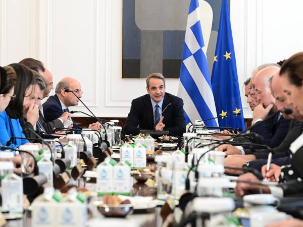&Beta;ί&alpha; &alpha;&nu;&eta;&lambda;ί&kappa;&omega;&nu;: &Alpha;&lambda;&lambda;ά&zeta;&omicron;&upsilon;&nu; &omicron;&iota; &pi;&omicron;&iota;&nu;έ&sigmaf; &kappa;&alpha;&iota; &gamma;&iota;&alpha; &tau;&omicron;&upsilon;&sigmaf; &gamma;&omicron;&nu;&epsilon;ί&sigmaf;