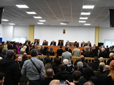 &Tau;έ&mu;&pi;&eta;: &Mu;&epsilon;&gamma;ά&lambda;&omega;&sigma;&epsilon; &eta; &alpha;ί&theta;&omicron;&upsilon;&sigma;&alpha; &tau;&omicron;&upsilon; &Epsilon;&phi;&epsilon;&tau;&epsilon;ί&omicron;&upsilon; &Kappa;&alpha;&kappa;&omicron;&upsilon;&rho;&gamma;&eta;&mu;ά&tau;&omega;&nu; &Lambda;ά&rho;&iota;&sigma;&alpha;&sigmaf; - &Sigma;&upsilon;&nu;&epsilon;&chi;ί&zeta;&epsilon;&tau;&alpha;&iota; &eta; &delta;ί&kappa;&eta; &tau;&eta;&nu; &Tau;&epsilon;&tau;ά&rho;&tau;&eta;