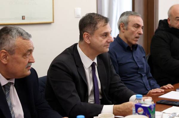 &Theta;&epsilon;&omicron;&chi;ά&rho;&eta;&sigmaf;: &Omega;&sigmaf; &tau;&iota;&sigmaf; 29/2 &eta; &pi;&rho;&omicron;&theta;&epsilon;&sigma;&mu;ί&alpha; &pi;&rho;&omicron;&mu;ή&theta;&epsilon;&iota;&alpha;&sigmaf; POS, &delta;&epsilon;&nu; &pi;&rho;&omicron;&beta;&lambda;έ&pi;&epsilon;&tau;&alpha;&iota; &pi;&alpha;&rho;ά&tau;&alpha;&sigma;&eta;