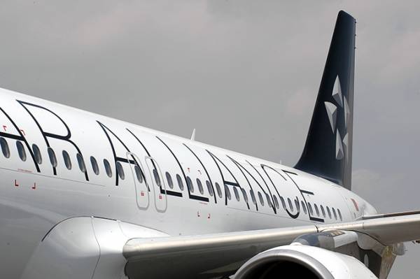 Star Alliance: &Alpha;&nu;&alpha;&delta;&epsilon;ί&chi;&theta;&eta;&kappa;&epsilon; &kappa;&alpha;&iota; &pi;ά&lambda;&iota; &kappa;&omicron;&rho;&upsilon;&phi;&alpha;ί&alpha; &alpha;&epsilon;&rho;&omicron;&pi;&omicron;&rho;&iota;&kappa;ή &sigma;&upsilon;&mu;&mu;&alpha;&chi;ί&alpha;