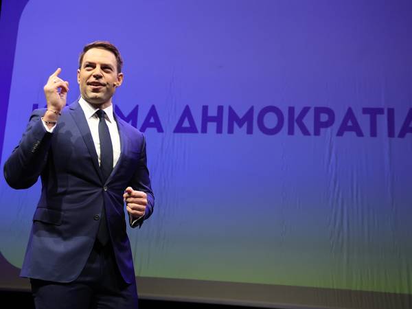 &laquo;&Kappa;ί&nu;&eta;&mu;&alpha; &Delta;&eta;&mu;&omicron;&kappa;&rho;&alpha;&tau;ί&alpha;&sigmaf;&raquo; &tau;&omicron; &nu;έ&omicron; &kappa;ό&mu;&mu;&alpha; &Kappa;&alpha;&sigma;&sigma;&epsilon;&lambda;ά&kappa;&eta;