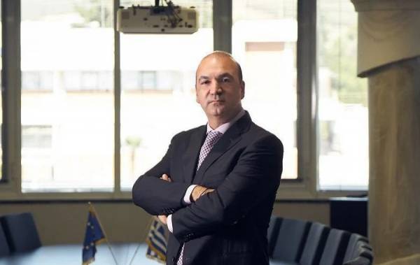 &Omicron; &Gamma;&iota;ά&nu;&nu;&eta;&sigmaf; &Mu;&alpha;&sigma;&omicron;ύ&tau;&eta;&sigmaf; &nu;έ&omicron;&sigmaf; &pi;&rho;ό&epsilon;&delta;&rho;&omicron;&sigmaf; &tau;&eta;&sigmaf; &Kappa;&epsilon;&nu;&tau;&rho;&iota;&kappa;ή&sigmaf; Έ&nu;&omega;&sigma;&eta;&sigmaf; &Epsilon;&pi;&iota;&mu;&epsilon;&lambda;&eta;&tau;&eta;&rho;ί&omega;&nu;