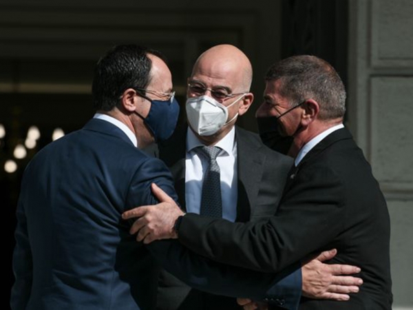 &Nu;. &Delta;έ&nu;&delta;&iota;&alpha;&sigmaf;: &Omicron;&iota; &sigma;&tau;&epsilon;&nu;έ&sigmaf; &sigma;&chi;έ&sigma;&epsilon;&iota;&sigmaf; &Epsilon;&lambda;&lambda;ά&delta;&alpha;&sigmaf;, &Kappa;ύ&pi;&rho;&omicron;&upsilon;, &Iota;&sigma;&rho;&alpha;ή&lambda; &epsilon;&gamma;&gamma;ύ&eta;&sigma;&eta; &alpha;&sigma;&phi;ά&lambda;&epsilon;&iota;&alpha;&sigmaf; &sigma;&tau;&eta;&nu; &epsilon;&upsilon;&rho;ύ&tau;&epsilon;&rho;&eta; &pi;&epsilon;&rho;&iota;&omicron;&chi;ή